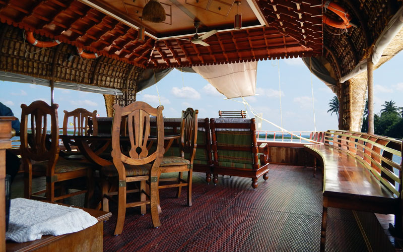 houseboat-interior