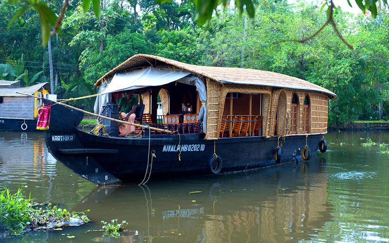 kumarakom-houseboat